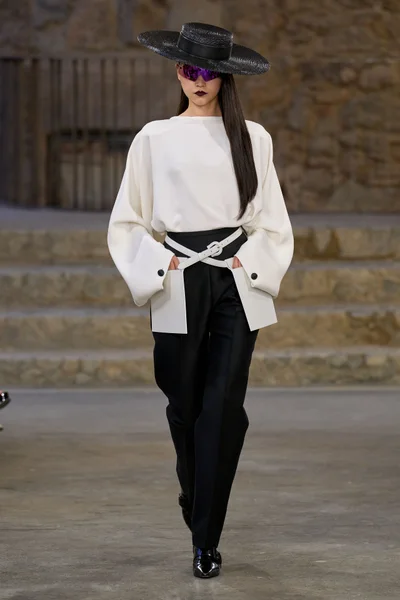 Look 14